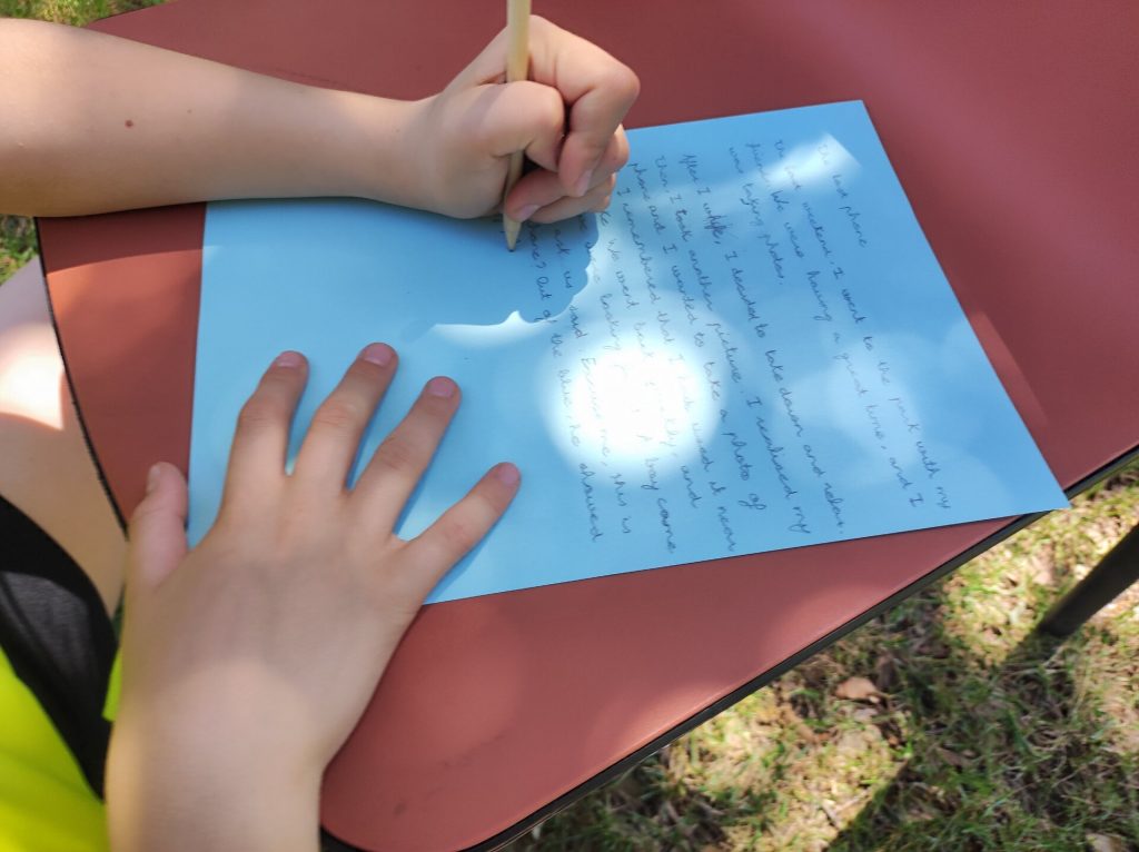 Alumnos del IES Huarte de San Juan en el campamento de inmersión en inglés en el Centro Deportivo La Garza (foto 8)