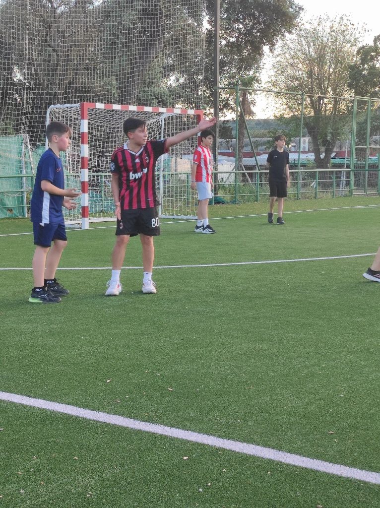 Alumnos del IES Huarte de San Juan en el campamento de inmersión en inglés en el Centro Deportivo La Garza (foto 13)