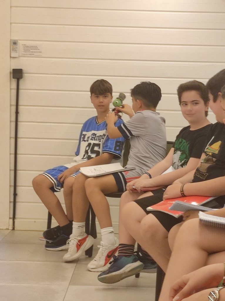 Alumnos del IES Huarte de San Juan en el campamento de inmersión en inglés en el Centro Deportivo La Garza (foto 16)
