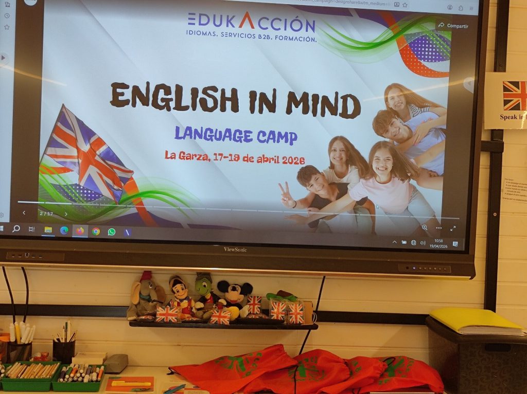 Alumnos del IES Huarte de San Juan en el campamento de inmersión en inglés en el Centro Deportivo La Garza (foto 17)